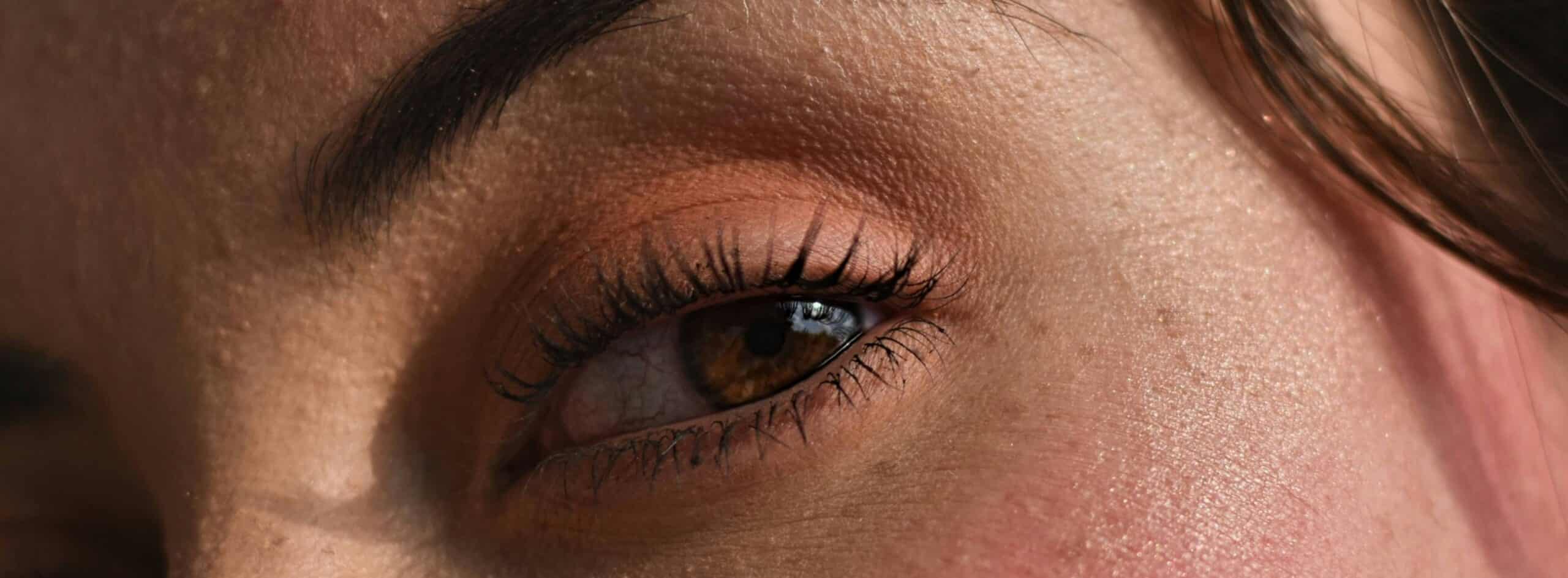 Quand peut-on se maquiller après une blépharoplastie ?| Dr Christelle Santini | Paris