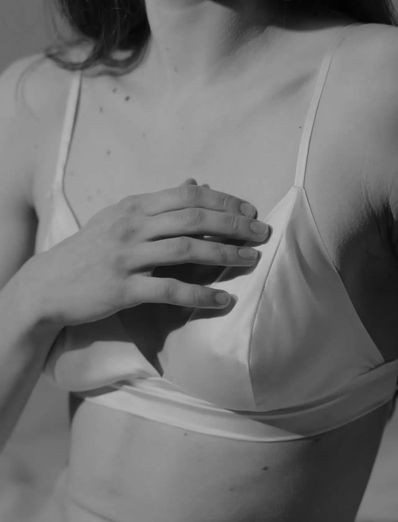 Photo de la poitrine d une femme - avant et apres seins tubereux | Dr Santini Paris 16