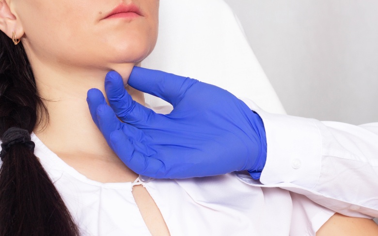 La liposuccion contre le double menton| Dr Christelle Santini | Paris