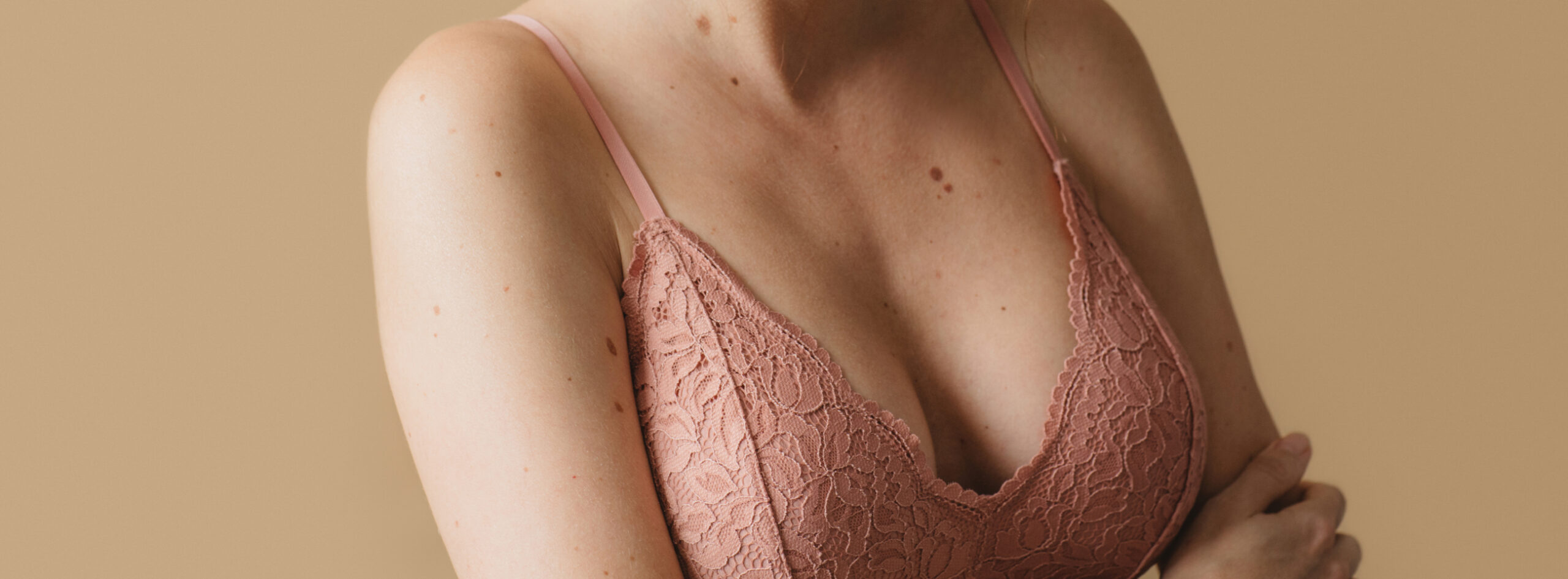 Augmentation mammaire prothèses lipofilling comment décider | Dr Christelle Santini | Paris